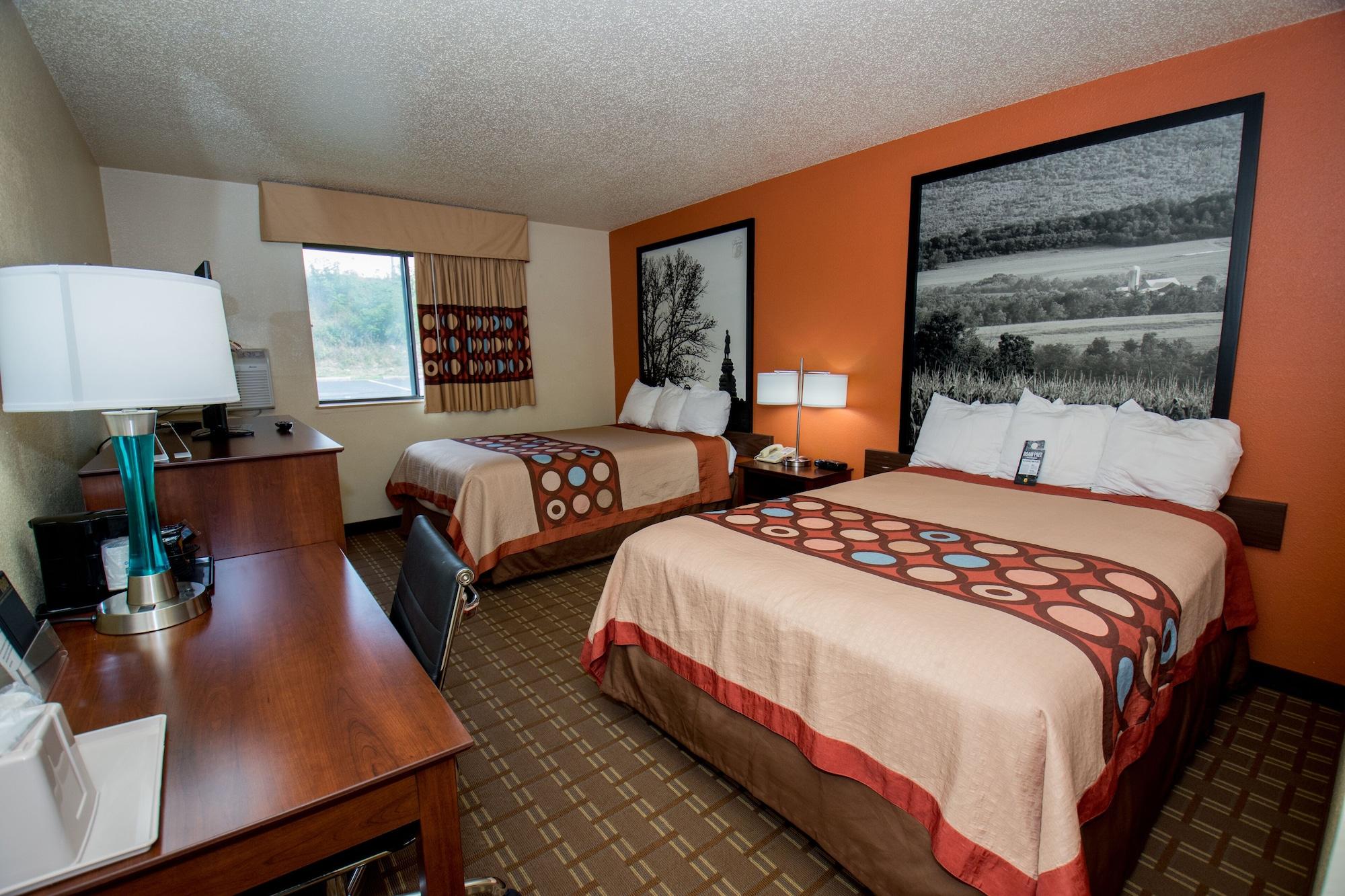 Super 8 By Wyndham Altoona Hotel Екстериор снимка