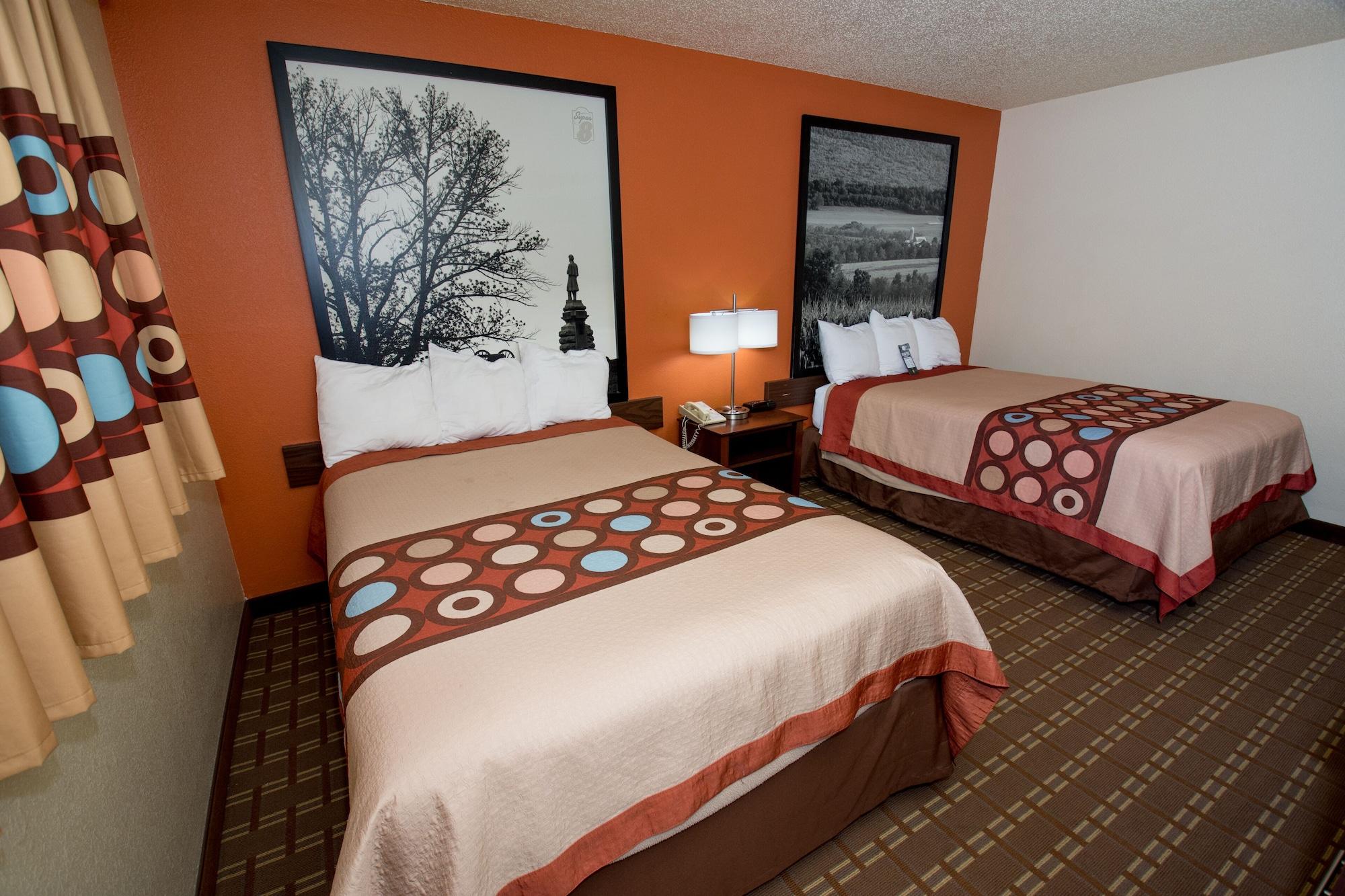 Super 8 By Wyndham Altoona Hotel Екстериор снимка