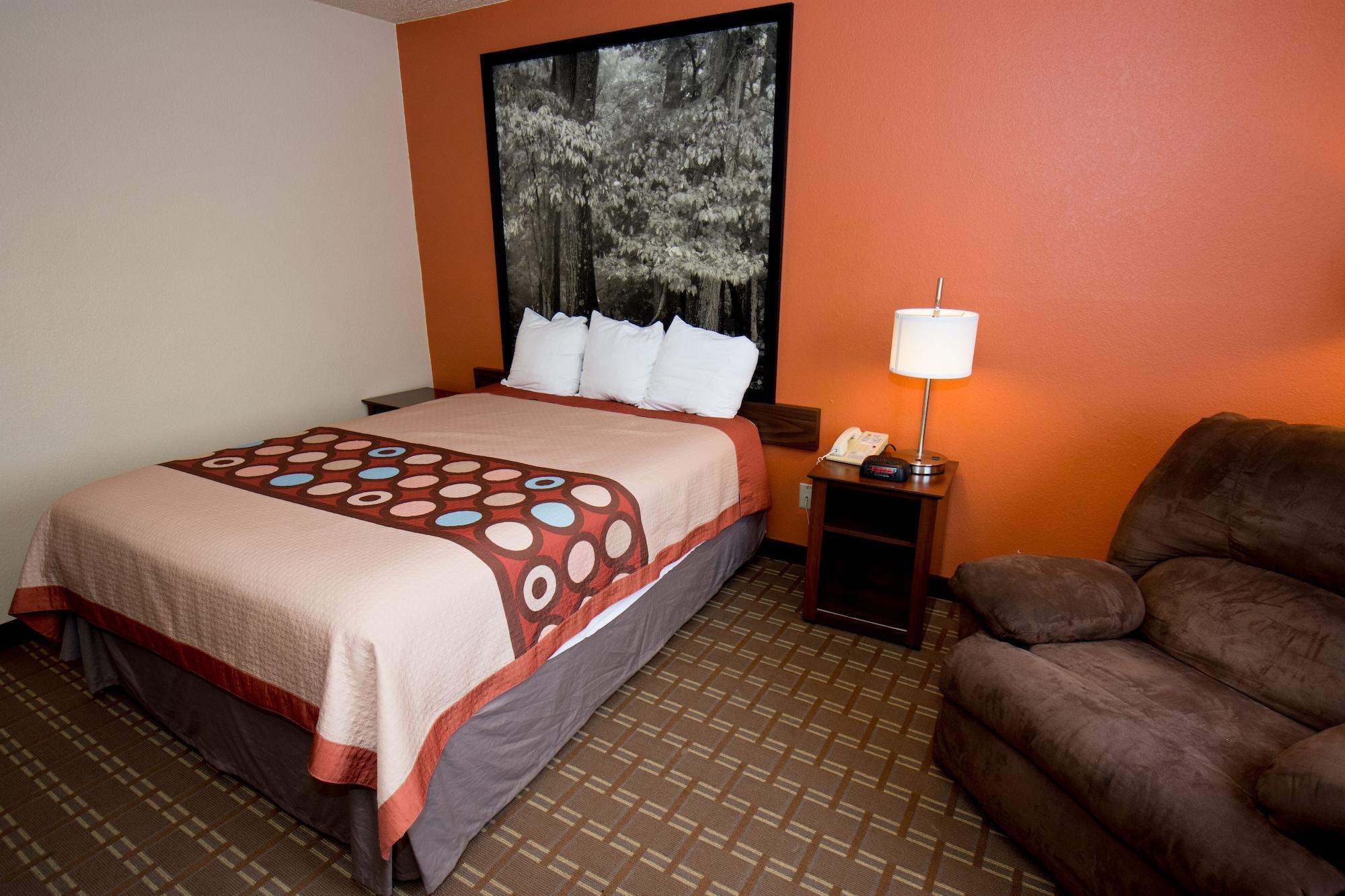 Super 8 By Wyndham Altoona Hotel Екстериор снимка