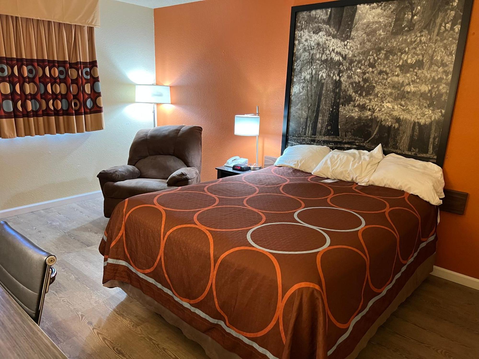 Super 8 By Wyndham Altoona Hotel Екстериор снимка