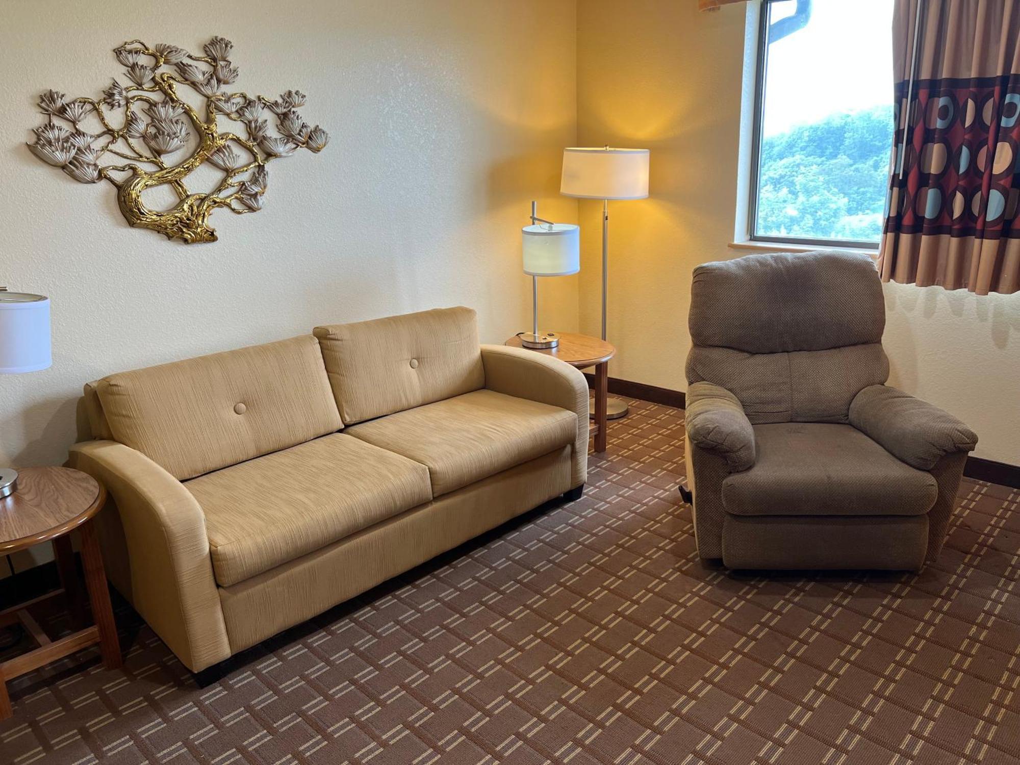 Super 8 By Wyndham Altoona Hotel Екстериор снимка