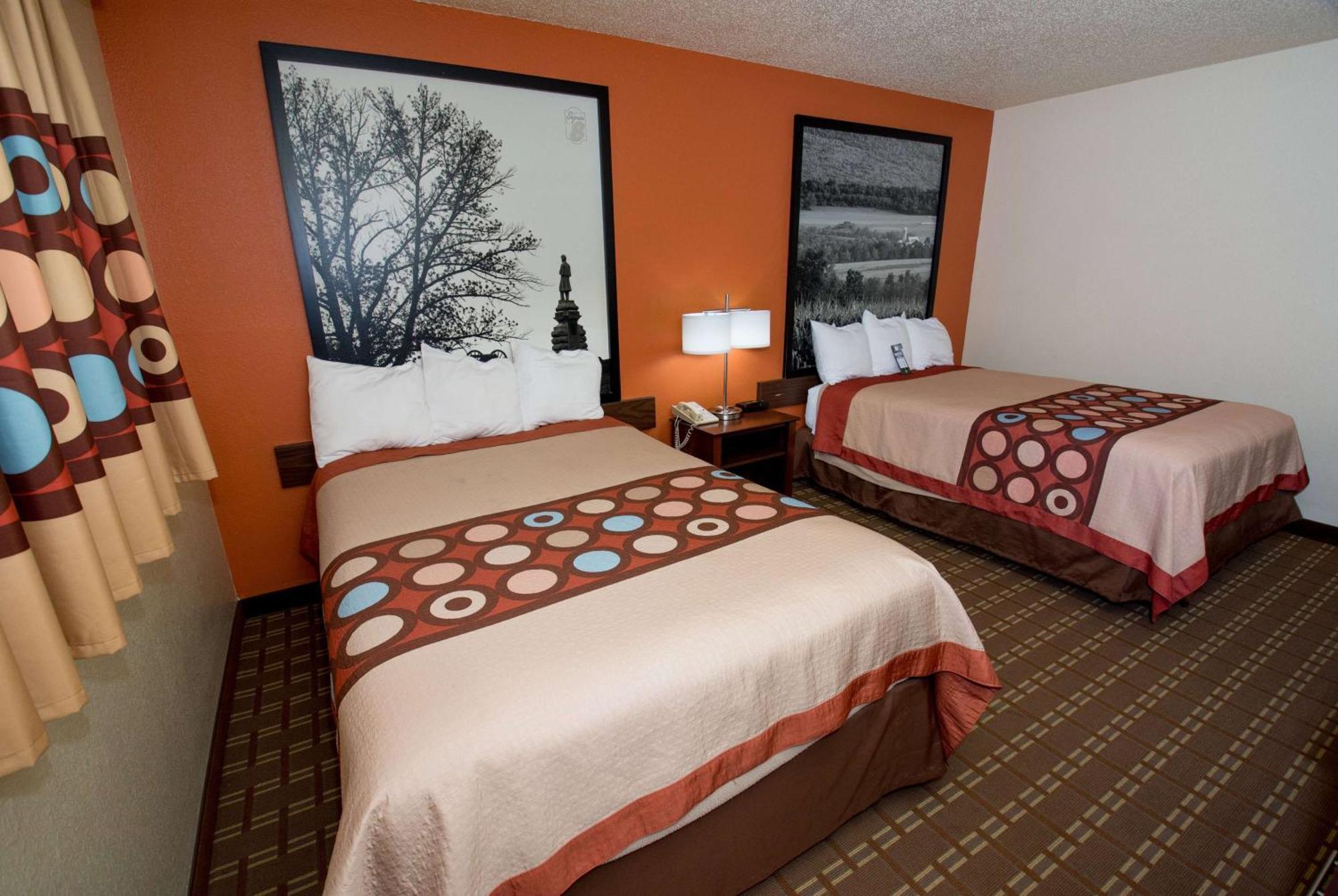 Super 8 By Wyndham Altoona Hotel Екстериор снимка